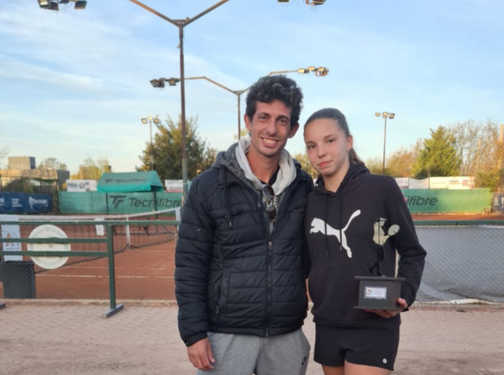 Imagen de Tenis: Delfina Gadea de Unión, finalista Sub-14 en Roldán