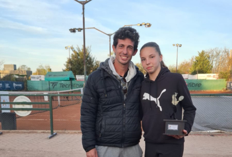 Imagen de Tenis: Delfina Gadea de Unión, finalista Sub-14 en Roldán