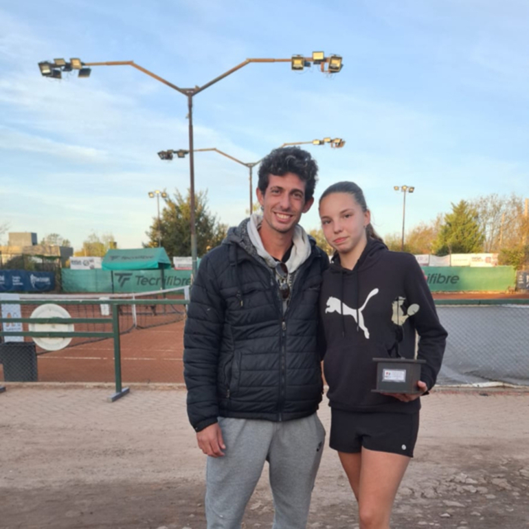 Imagen de Tenis: Delfina Gadea de Unión, finalista Sub-14 en Roldán