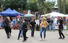 El Festival Patrio en la plaza tuvo nuevamente muy poca convocatoria.