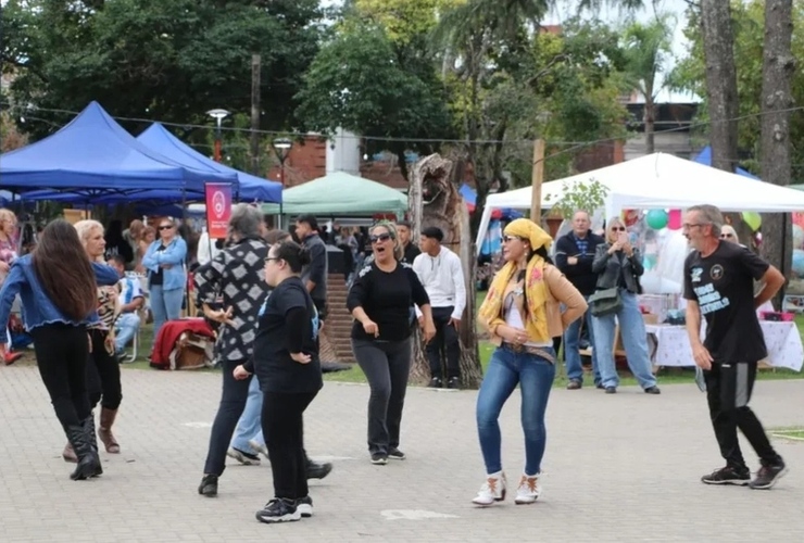 El Festival Patrio en la plaza tuvo nuevamente muy poca convocatoria.