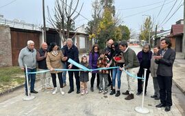 Los vecinos participaron del corte de cinta junto a las autoridades presentes