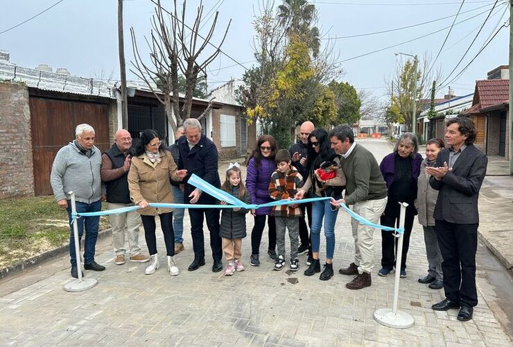 Los vecinos participaron del corte de cinta junto a las autoridades presentes