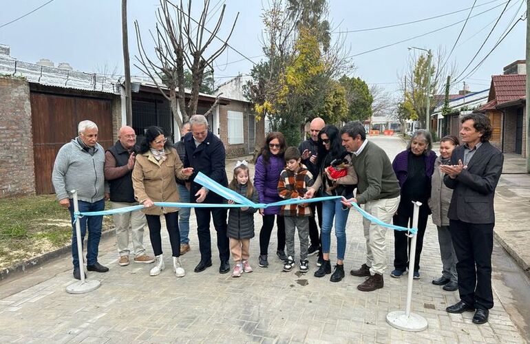Los vecinos participaron del corte de cinta junto a las autoridades presentes