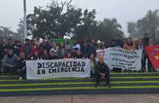 Banderas, pasacalles, bombos y mucha presencia en la movilización por Emergencia en Discapacidad.
