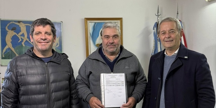 Imagen de El Municipio entregó $10 millones a la Escuela Comercial para continuar con las obras tras el incendio