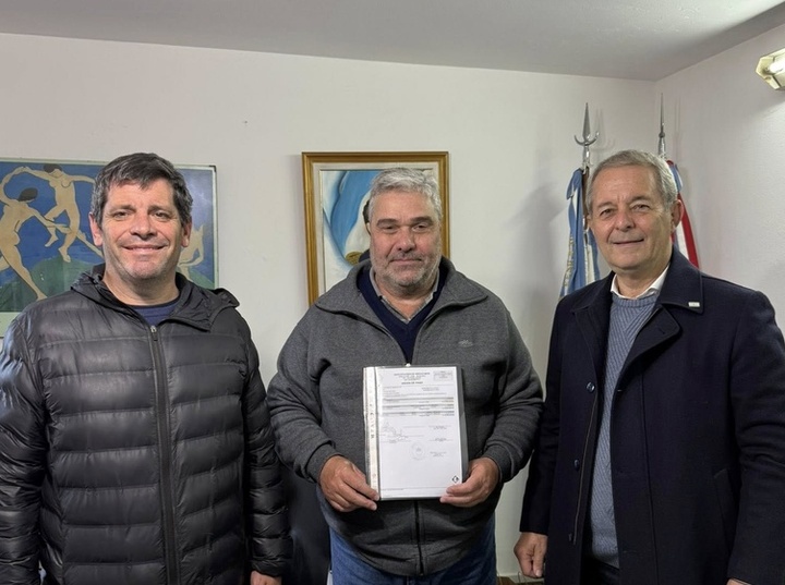 Imagen de El Municipio entregó $10 millones a la Escuela Comercial para continuar con las obras tras el incendio