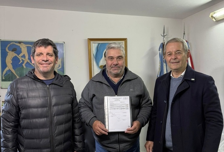 Imagen de El Municipio entregó $10 millones a la Escuela Comercial para continuar con las obras tras el incendio