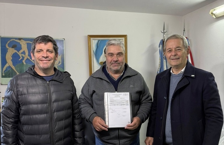 Imagen de El Municipio entregó $10 millones a la Escuela Comercial para continuar con las obras tras el incendio