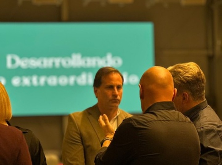 Imagen de El presidente comunal Esteban Ferri, presentó en Tecnolagos, el modelo de desarrollo local ante empresarios santafesinos