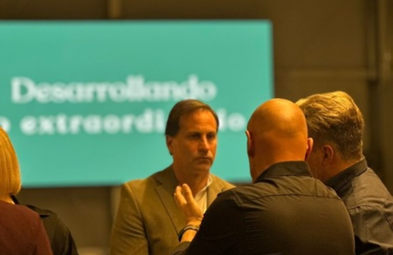 Imagen de El presidente comunal Esteban Ferri, presentó en Tecnolagos, el modelo de desarrollo local ante empresarios santafesinos