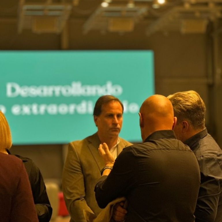 Imagen de El presidente comunal Esteban Ferri, presentó en Tecnolagos, el modelo de desarrollo local ante empresarios santafesinos