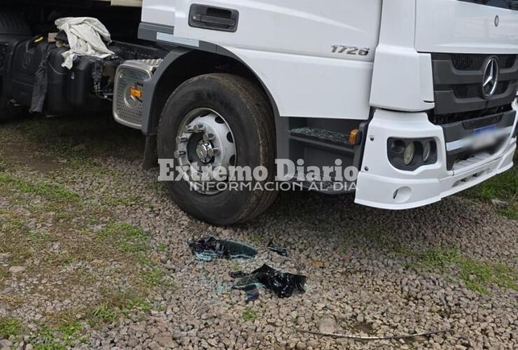 Le rompieron la ventanilla y se alzaron con efectos personales.