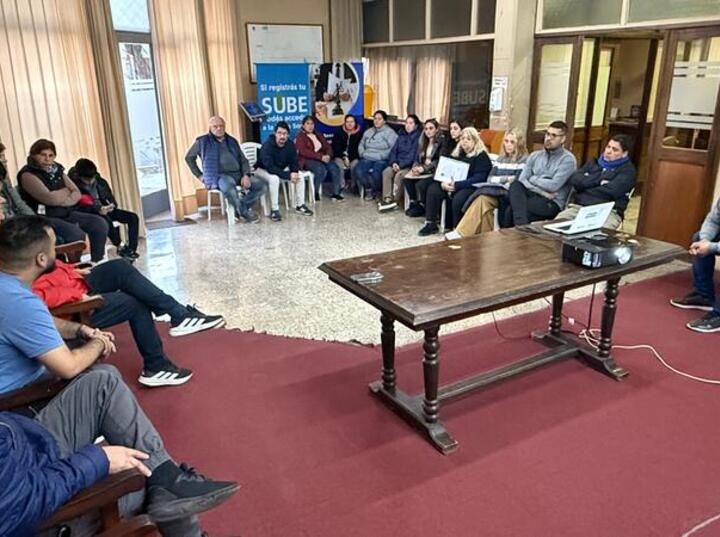 Imagen de Vecinos de Playa Hermosa participaron en el Concejo para debatir sobre obras de infraestructura