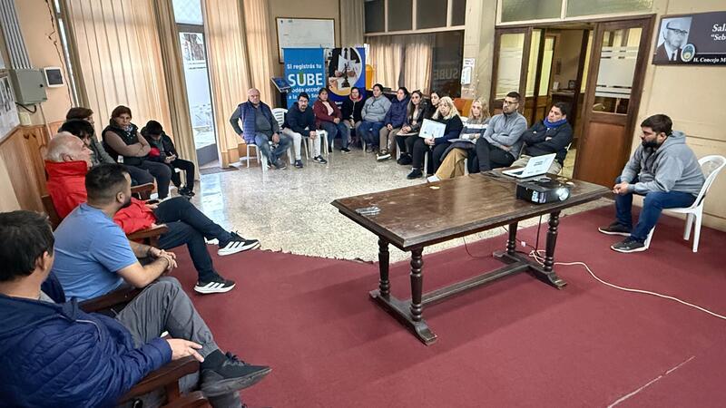 Imagen de Vecinos de Playa Hermosa participaron en el Concejo para debatir sobre obras de infraestructura