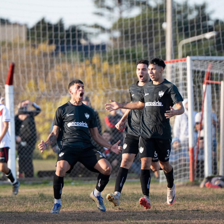 Imagen de Fútbol: Unión venció 2-0 a Juventud Unida por la Ida de Cuartos de Final en 1era división