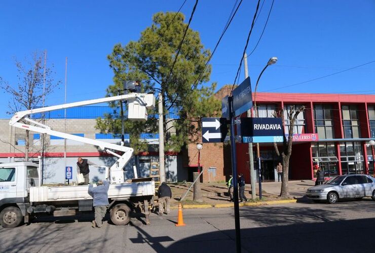 Imagen de Nueva señalización en una esquina clave de Arroyo Seco: colocaron semáforo frente al Club Talleres