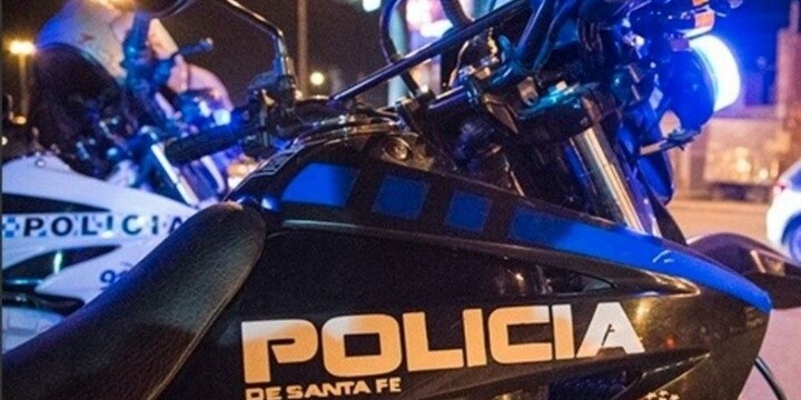 Imagen de Cayó preso otro policía por allanar ilegalmente la casa de un motociclista sin DNI, robarle y plantarle un arma