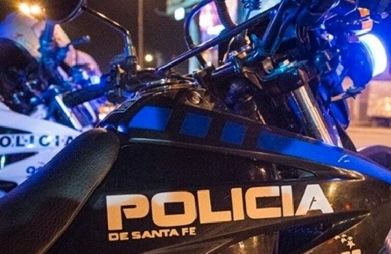 Imagen de Cayó preso otro policía por allanar ilegalmente la casa de un motociclista sin DNI, robarle y plantarle un arma