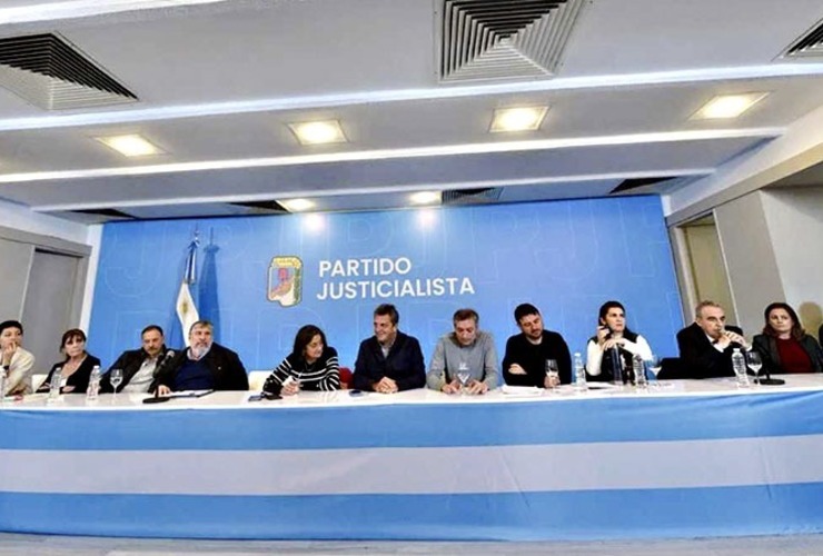 Imagen de El PJ juntó a Máximo Kirchner, Massa, Grabois y Moreno para definir los pasos a seguir tras la condena a Cristina