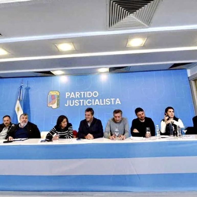 Imagen de El PJ juntó a Máximo Kirchner, Massa, Grabois y Moreno para definir los pasos a seguir tras la condena a Cristina