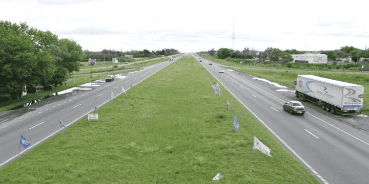 Después de un mes, se normalizó la circulación por la autopista.