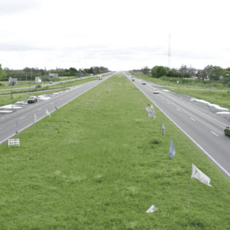 Después de un mes, se normalizó la circulación por la autopista.