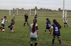 Imagen de Fútbol Femenino: Athletic ante Pavón jugarán mañana en General Lagos