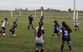 Imagen de Fútbol Femenino: Athletic ante Pavón jugarán mañana en General Lagos