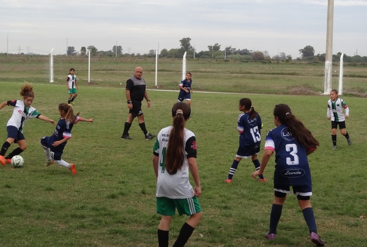 Imagen de Fútbol Femenino: Athletic ante Pavón jugarán mañana en General Lagos