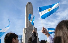 Imagen de Miles de estudiantes de todo el país llegan a Rosario para protagonizar las promesas de lealtad a la Bandera