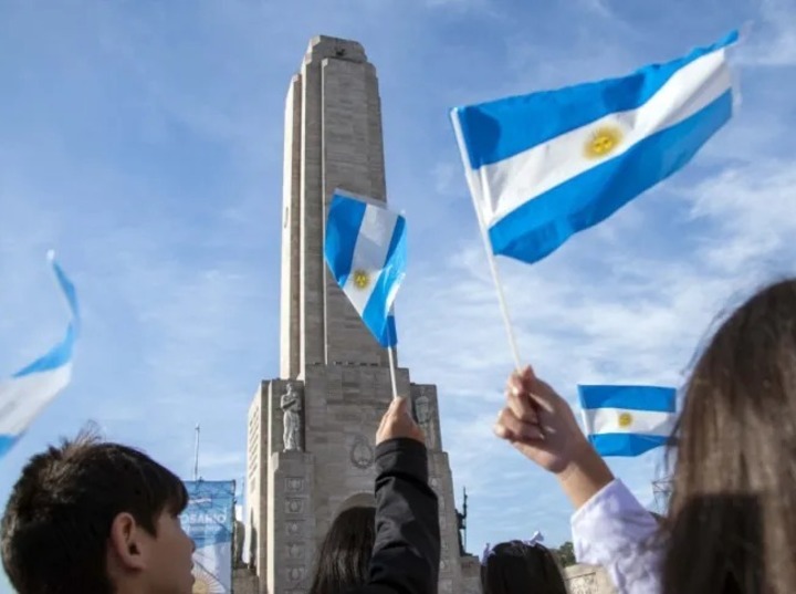 Imagen de Miles de estudiantes de todo el país llegan a Rosario para protagonizar las promesas de lealtad a la Bandera