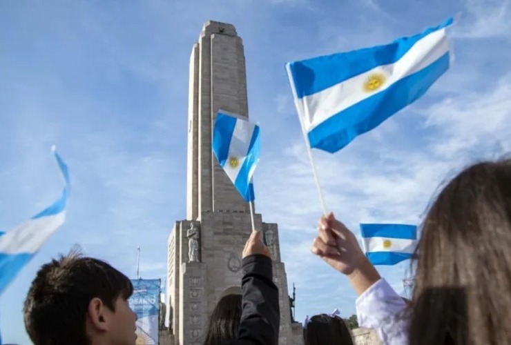 Imagen de Miles de estudiantes de todo el país llegan a Rosario para protagonizar las promesas de lealtad a la Bandera