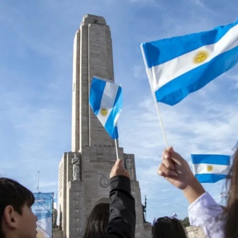Imagen de Miles de estudiantes de todo el país llegan a Rosario para protagonizar las promesas de lealtad a la Bandera
