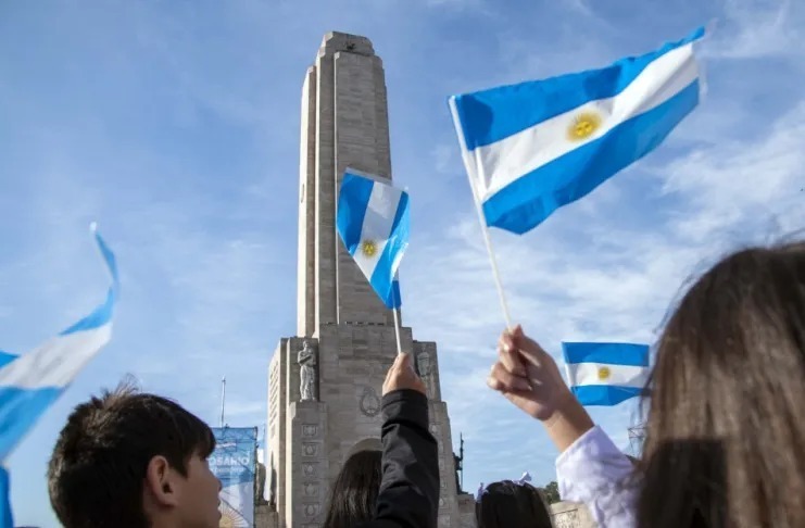 Imagen de Miles de estudiantes de todo el pa&iacute;s llegan a Rosario para protagonizar las promesas de lealtad a la Bandera