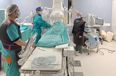 El equipo del servicio de Hemodinamia del Centenario utiliza el IVAC 2L por primera vez