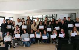 Imagen de Entrega de diplomas para los participantes de las capacitaciones de Mozos y Camareras y Auxiliares en Gestión Logística de Almacenes