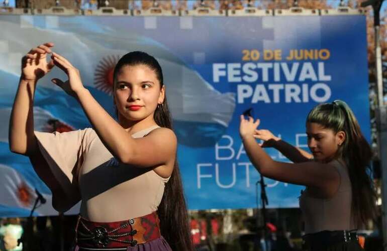 Imagen de Celebración de Nuestra Identidad en el Festival Patrio