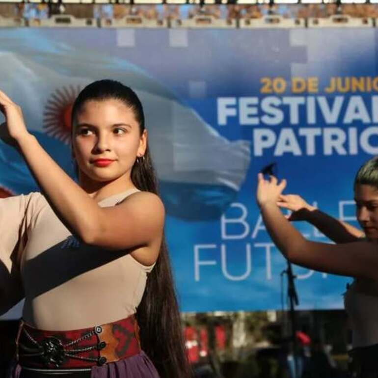 Imagen de Celebración de Nuestra Identidad en el Festival Patrio