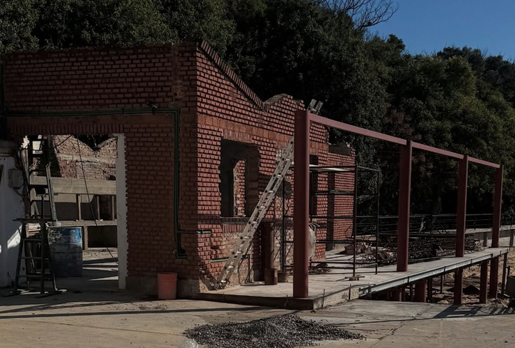 Imagen de Rowing Club: Continúa la obra de los parrilleros nuevos