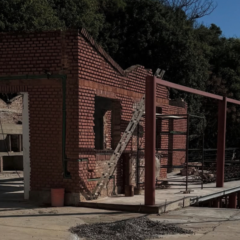 Imagen de Rowing Club: Continúa la obra de los parrilleros nuevos