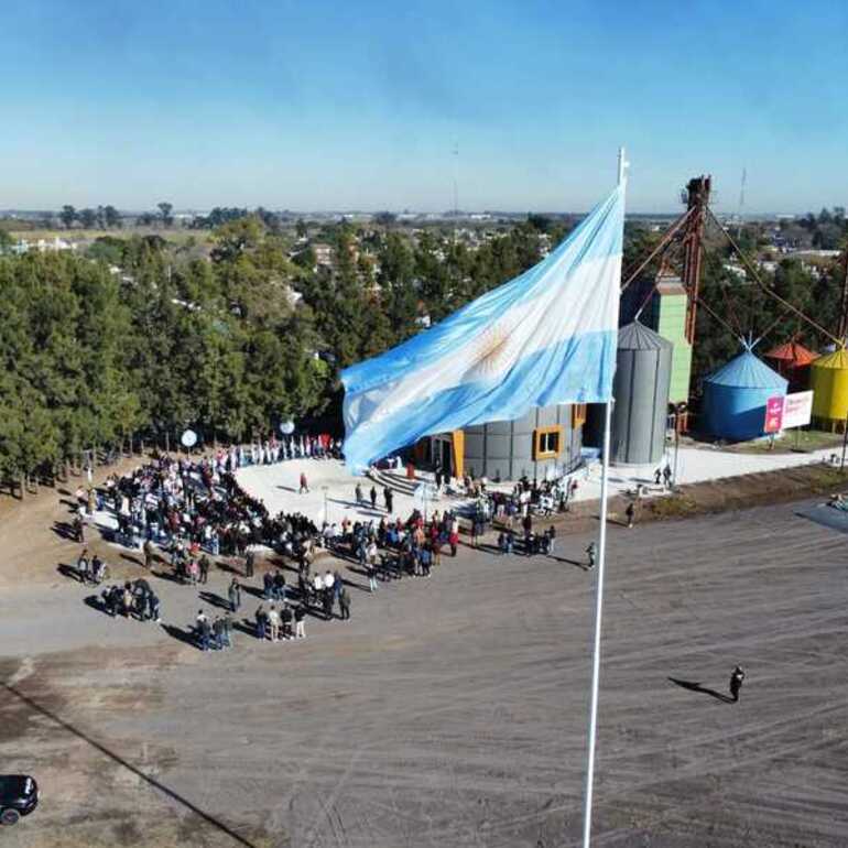 Imagen de Alvear celebró el Día de la bandera con un acto histórico y una jornada inolvidable