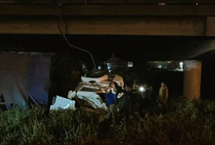 El impactante accidente fue a metros del arroyo Saladillo. (imagen El Tres)