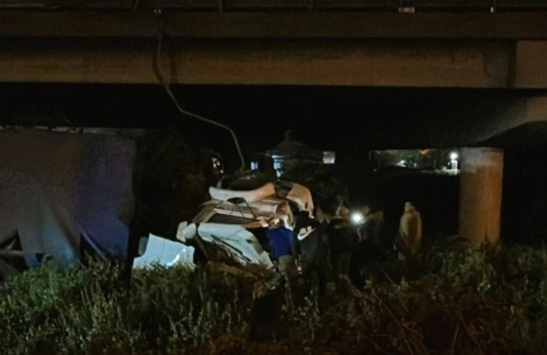 El impactante accidente fue a metros del arroyo Saladillo. (imagen El Tres)