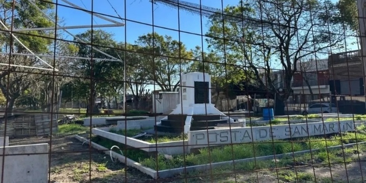 La obra está abandonada y su destino actual es incierto.