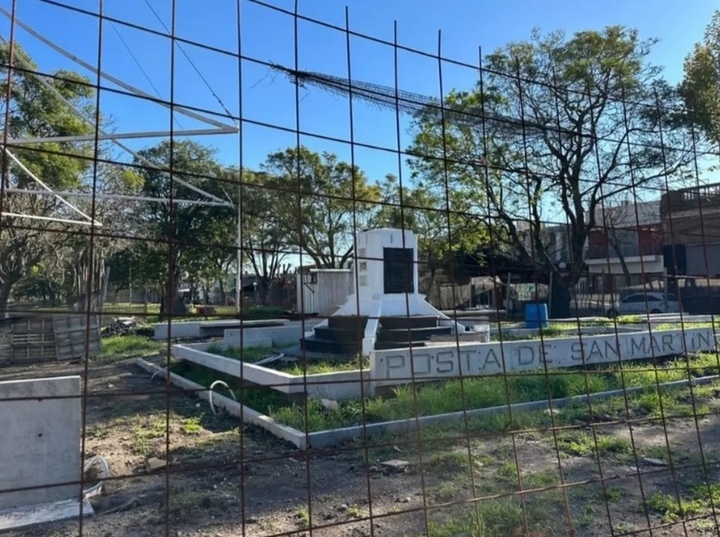 La obra está abandonada y su destino actual es incierto.