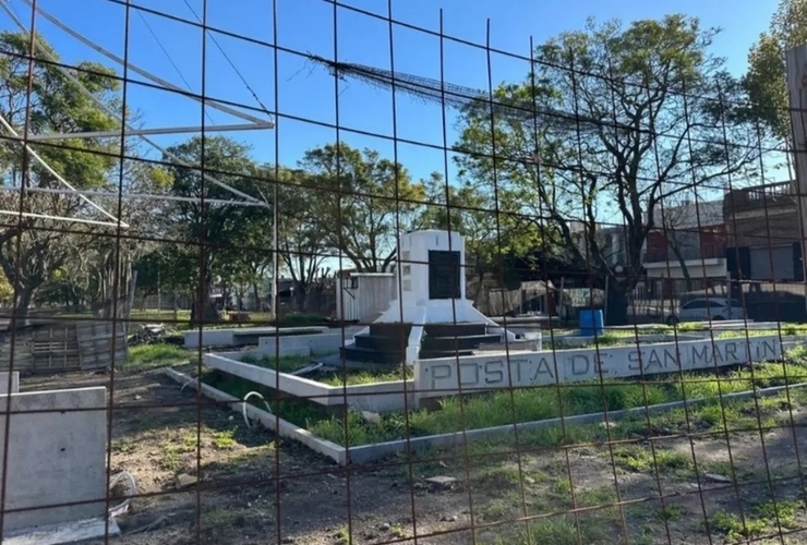 La obra está abandonada y su destino actual es incierto.