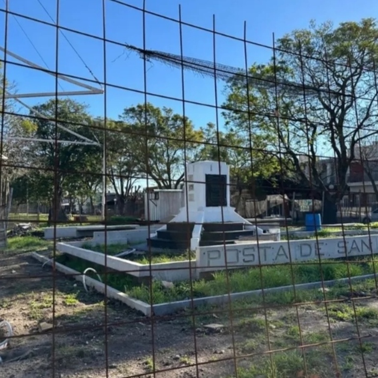 La obra está abandonada y su destino actual es incierto.