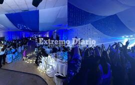 La familia centralista celebrando el cumpleaños de la institución