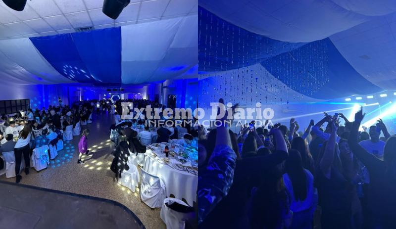 La familia centralista celebrando el cumpleaños de la institución